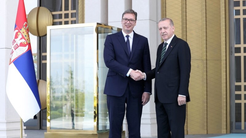Erdogan kaže da će o krizi u BiH razgovarati sa Vučićem 