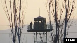 Tadžikistanska strana granice na rijeci Panj.