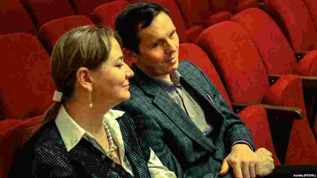 Тамашачылар арасында шагыйрь Рәмис Әймәт утыра