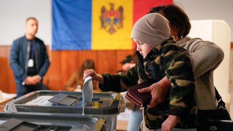 Over 1 Million Vote As Moldova Chooses Between EU Integration And Russian Influence