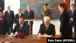 Zagreb: Dva predsjednika potpisuju zajedničku deklaraciju, 11. ožujka 2013.