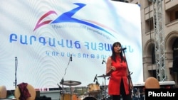 Armenia - The Prosperous Armenia Party's Naira Zohrabian speaks at an election campaign rally in Yerevan, 21 September 2018.