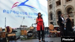 Armenia - The Prosperous Armenia Party's mayoral candidate Naira Zohrabian speaks at an election campaign rally in Yerevan, 21 September 2018.