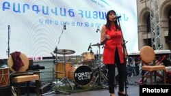 Armenia - The Prosperous Armenia Party's mayoral candidate Naira Zohrabian speaks at an election campaign rally in Yerevan, 21 September 2018.