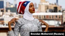 یوه امریکایي حجاب لرونکې مېرمن