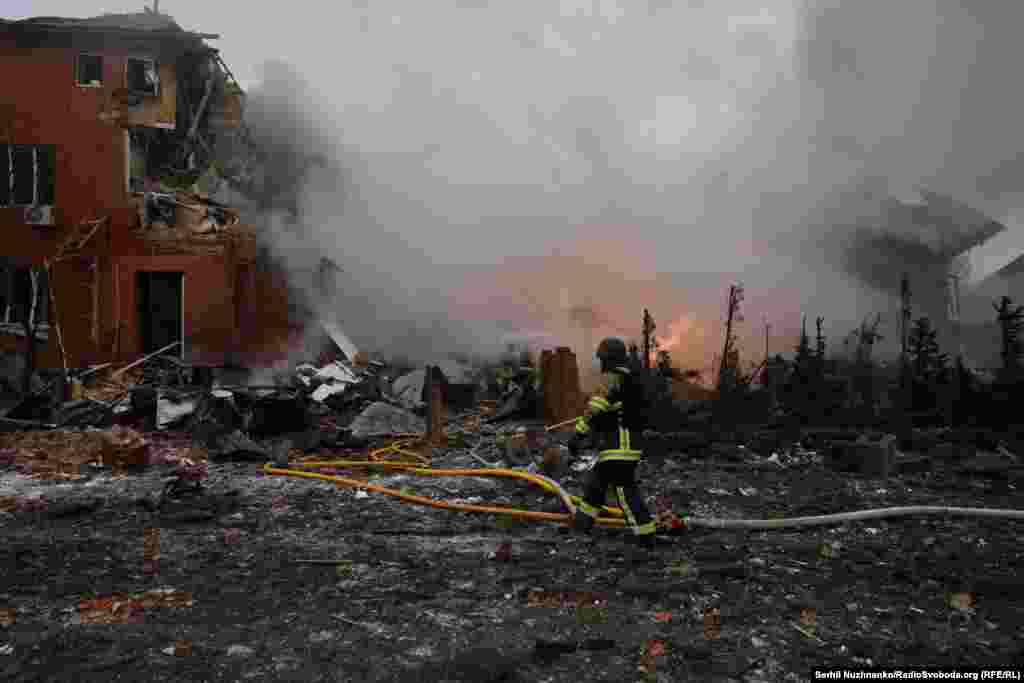 У ДСНС повідомили, що на 12:00 ліквідовані всі пожежі на 8 локаціях у різних районах Київської області