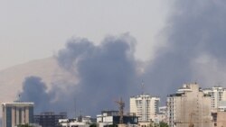 Стовпи диму над нафтосховищем «Шахран» на північний захід від Тегерану. 16 липня 2025 року