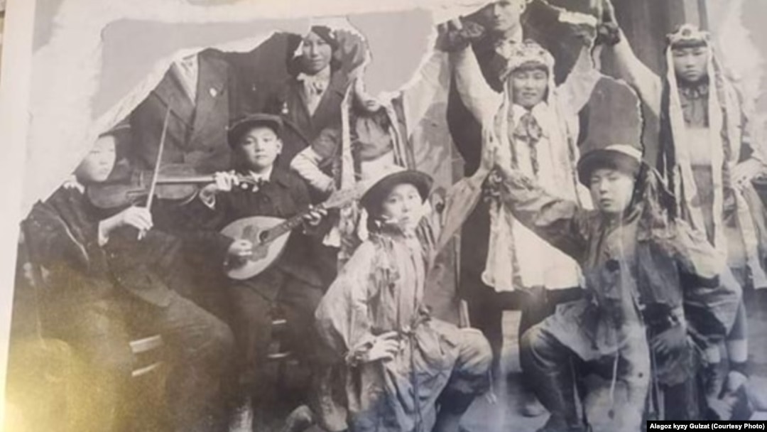 Мецестра песентаның есегіне клизма салады