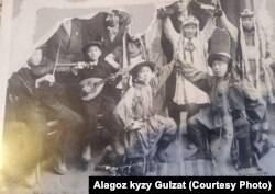 Украинада сүргүндө жүргөн кыргыз балдар.