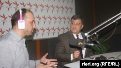 (راست) عبدالولی مدقق معاون ادارهء ملی محیط زیست افغانستان، (چپ) سید فتح محمد بها خبرنگار رادیو آزادی