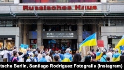 Акція щодо закриття Російського дому в Берліні, яку організувала Vitsche Berlin. Німеччина, 25 червня 2025 року
