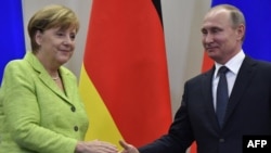 Germaniýanyň kansleri Angela Merkel rus prezidenti Wladimir Putin bilen. 2-nji maý, 2017 ý.