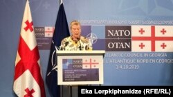 ნატოს გენერალური მდივნის მოადგილე როუზ გოტმიოლერი ბათუმში გამართულ ერთობლივ პრესკონფერენციაზე