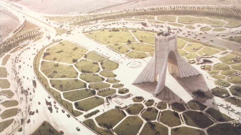 برج آزادی؛ نماد محبوبی در مصادره رژیم ایران که معمارش آن را از تبعید نظاره میکند