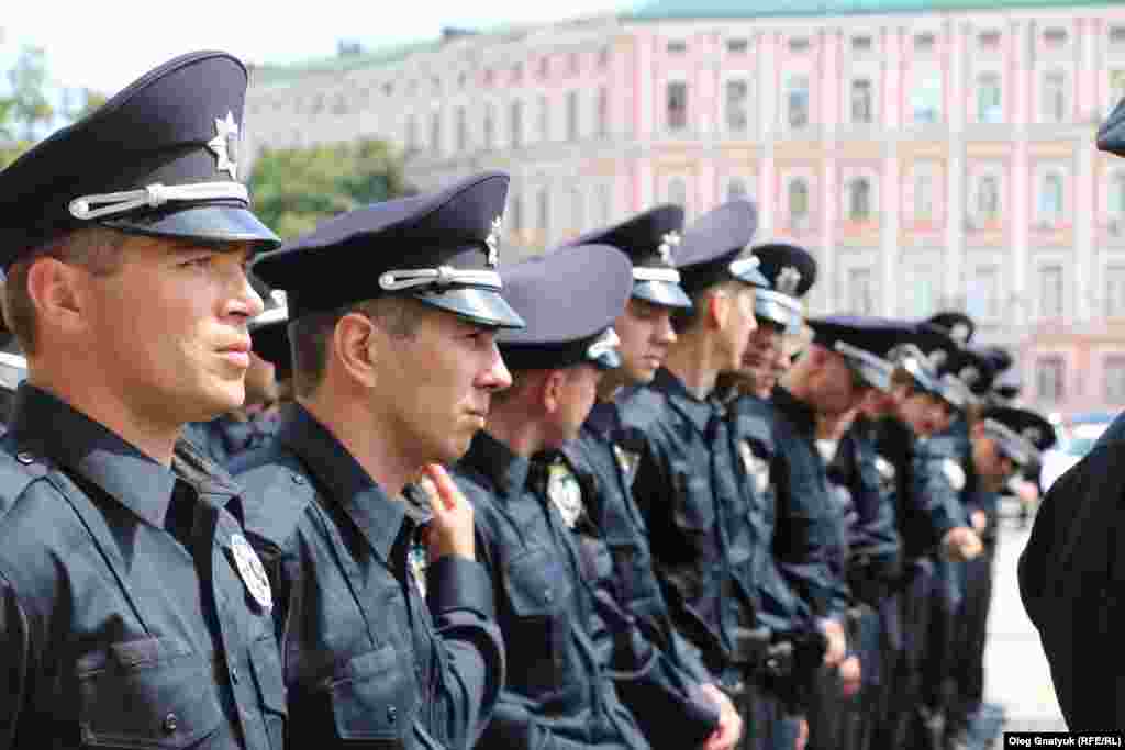 Впрочем, большинство полицейских не скрывают своего волнения