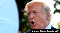 Prezident Donald Tramp kanada ugramazyndan öň žurnalsitleriň öňünde gürleýär. Waşington, 8-nji iýun.