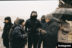 Кыргызстандык режиссер Каныбек Калматов "Айтматов" тасмасын тартуу учурунда