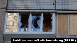 У КМВА заявили, що пошкодження балкона квартири в Оболонському районі Києва не пов’язане з російською атакою (фото ілюстративне)