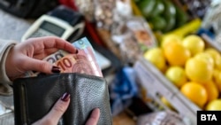 Жена пазарува в София. Снимката е илюстративна.