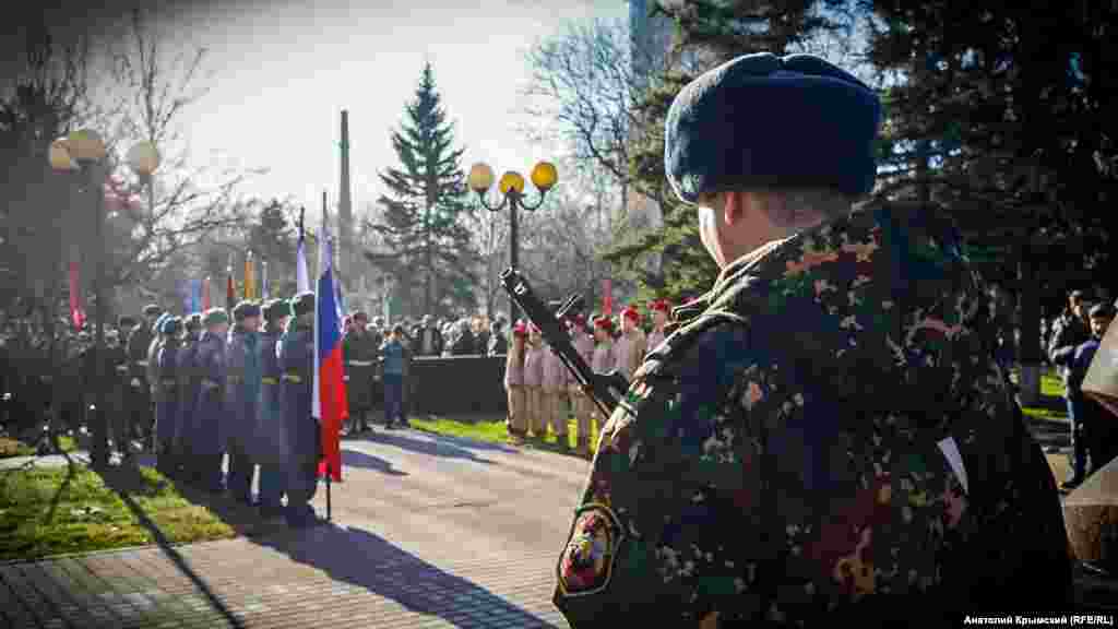 Покладання квітів біля меморіалу кримчанам, загиблим в Афганістані&nbsp;