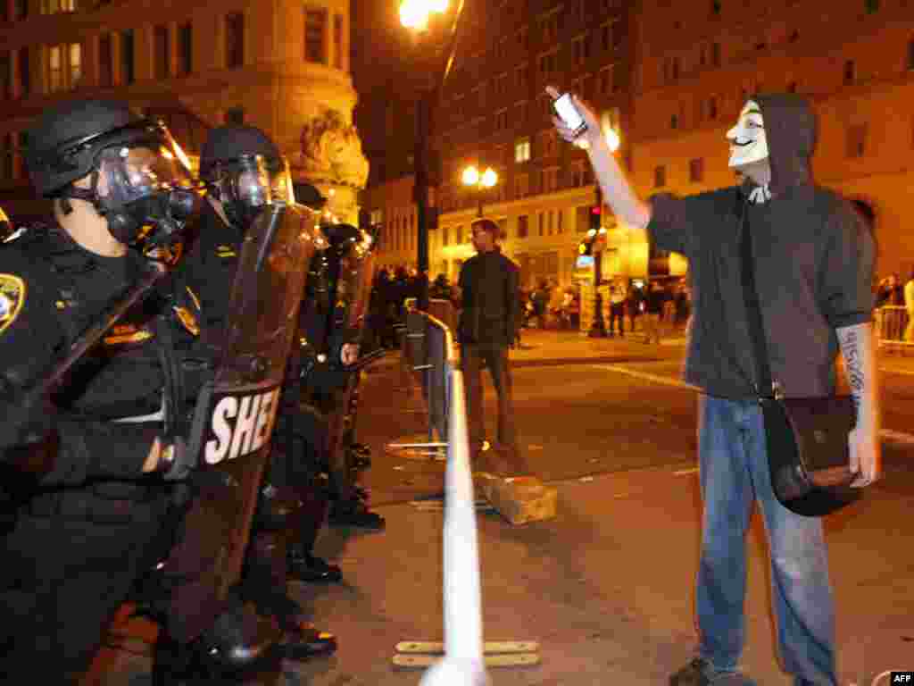 SAD - Protesti ¨Okupirajmo Wall Street¨nastavljaju se i dalje, Oakland, 25.10.2011. 