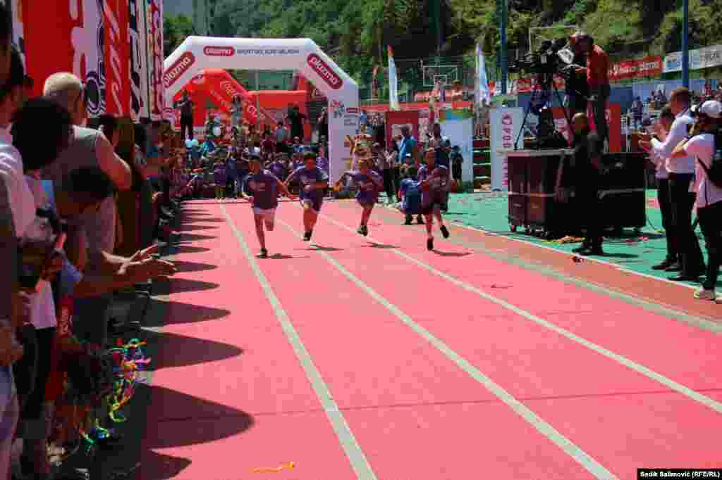 Takmičenje u atletici na stazi od 60 metara za djevojčice i dječake do 10 godina.