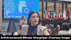 Mihaela Gherghișan, senior correspondent al postului Radio France Internationale la Bruxelles