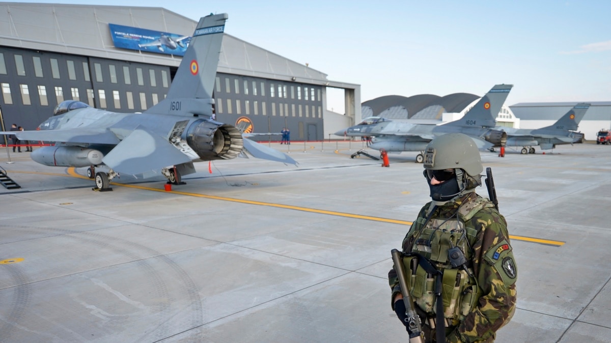 У Румунії розслідують проліт дронів над обʼєктом, де НАТО будує найбільшу базу в Європі
