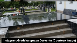 Mjesto na kojem je stajao spomenik sa slovom U kod Dervente