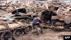 Russia -- A Russian soldier guarding destroyed military equipment. April 4, 1995