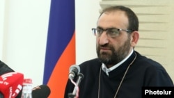 არშაკ ხაჩატურიანი, რომლის გვარიც სექსსკანდალთან დაკავშირებით გაჟღერდა, აქტივისტისთვის ნარკოტიკების ჩადების ბრალდებით დააკავეს.