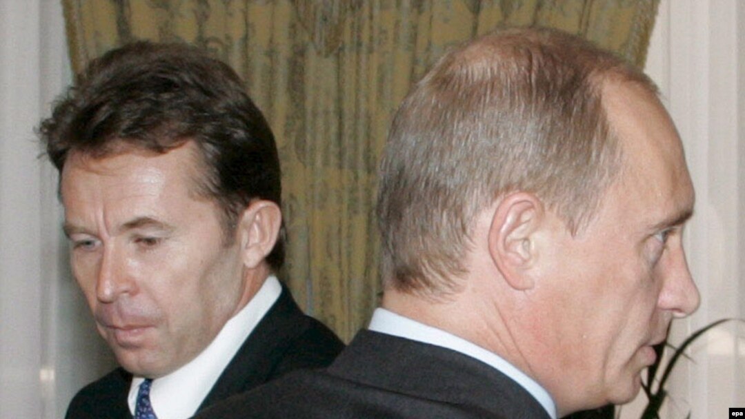 Сергей Богданчиков на фоне Владимира Путина
