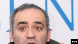 Kasparov yazır ki, Qərb 7 ildir Rusiyayla sakit diplomatiyayla davranır