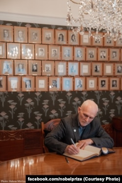 Алес Бяляцкі ў Нарвэскім Нобэлеўскім інстытуце