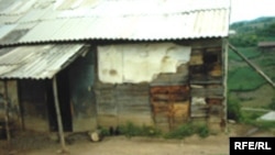 Дом одного из учителей школы в селе Астав, Дашкесан, 18 июня 2006