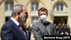 FRANCE -- French President Emmanuel Macron (R) and Armenian Prime minister Nikol Pashinian give a press briefing following their working lunch at the Elysee palace in Paris, June 1, 2021