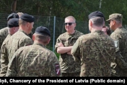 Президент Латвії Едгарс Рінкевичс під час візиту на східний кордон Латвії, 19 серпня 2025 року