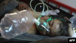 Сирийский ребенок в больнице после химической атаки в Идлибе.