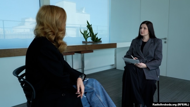 «13,5 тисячі десь у нас майданчиків. От зазвичай в залежності від блекаутів, буває, коли в блекаут і 2000 базових станцій не працюють», – Ольга Устинова