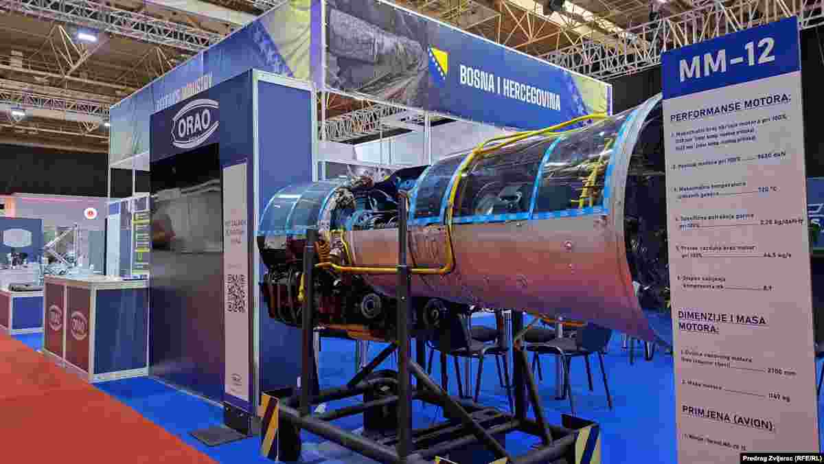 Motor za ruski avion MIG-21F-13 na štandu kompanije Orao iz Bijeljine, BiH.