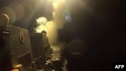 Na snimku iz video‑zapisa koji je 11. juna objavila Centralna komanda SAD vidi se ono za šta američka vojska navodi da su napadi usmereni na iranske ciljeve.