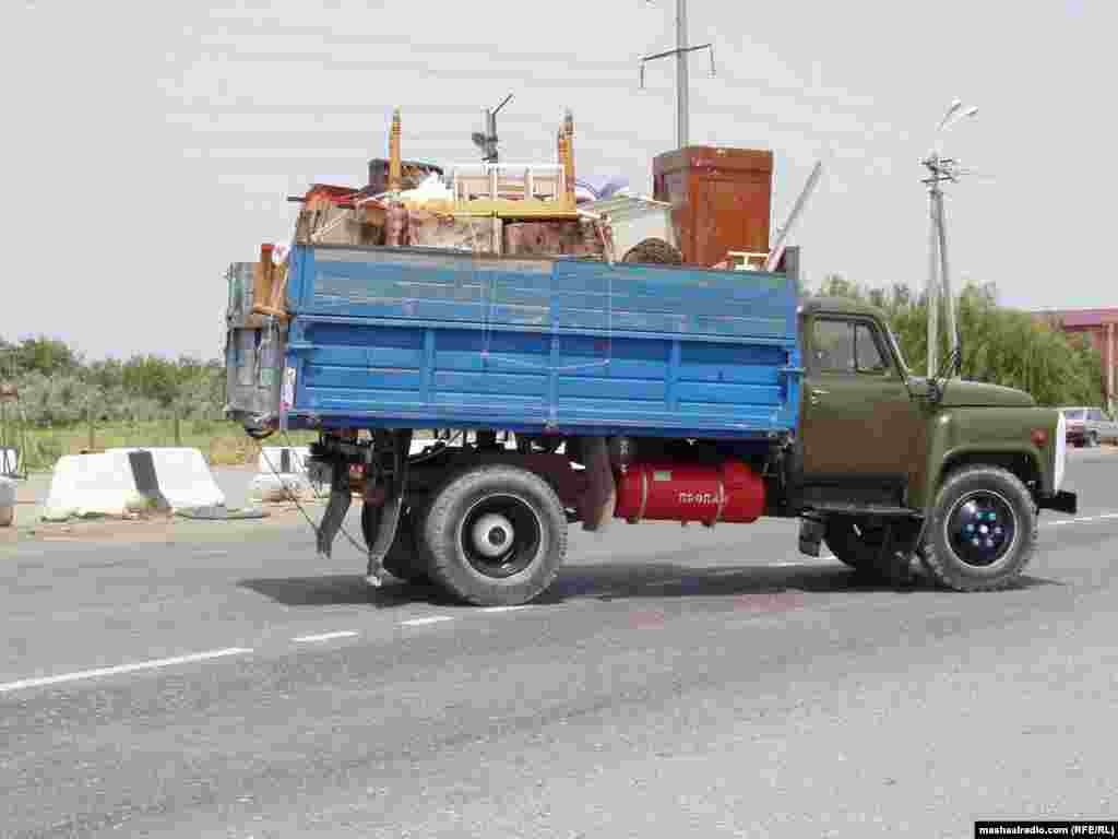 Daghestan -- Civilians from Borozdinovskaya in Chechen republic are moving to Daghestan, 20Jun2005