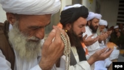 FILE: Pakistani supporters of the Afghan Taliban pray for late Taliban leader Mullah Muhammad Omar in Quetta, Pakistan in August 2015.