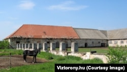 A hatvanpusztai műemlék épületek 2005-ben még láthatók voltak.