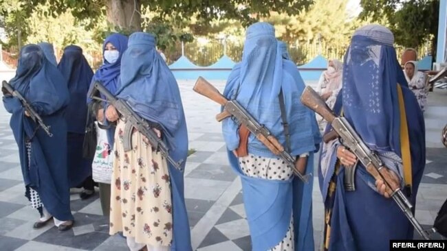 Некоторые женщины из Джузджана взялись за оружие, чтобы сражаться с талибами. Они уверены, что, если «Талибан» снова придет к власти, их 20-летние достижения будут потеряны. 25 июня 2021 года