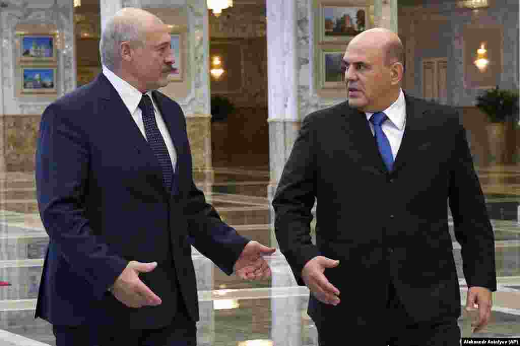 БЕЛОРУСИЈА - Претседателот на Белорусија, Александар Лукашенко, назначи нови шефови на службата за безбедност КГБ, Советот за безбедност и Државниот комитет за контрола, пренесе новинската агенција Ројтерс. Денеска во посета на Белорусија е рускиот премиер Михаил Мишустин.