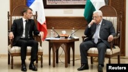 Președintele francez Macron se întâlnește cu președintele palestinian Abbas, la Ramallah. Fotografie de arhivă. Octombrie 2023.