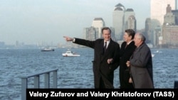 Михаил Горбачев, Рональд Рейган и вице-президент Джордж Буш. Нью-Йорк. 1988 г.