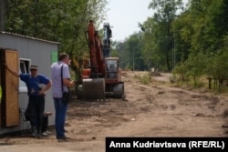 Будівельна техніка у парку на «Теремках», 7 серпня 2026 року