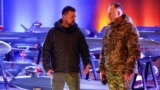 Президент Украины Владимир Зеленский и главнокомандующий ВСУ Александр Сырский на выставке украинских дронов "Пекло"